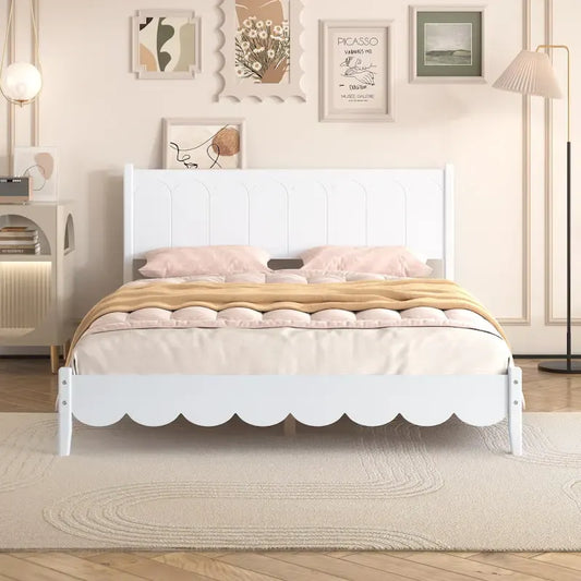 Lit plateforme en bois de style rétro, format queen, avec tête de lit rectangulaire