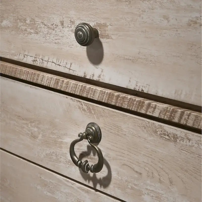 Ensemble de chambre à coucher contemporain Roundhill Furniture Imerland, finition blanchie, comprenant un lit traîneau, une commode, un miroir et deux tables de chevet.