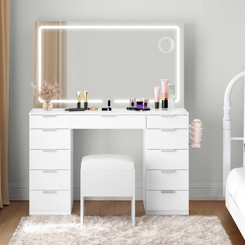 Meuble-lavabo Moasis 46 avec prise intégrée, miroir éclairé et support pour sèche-cheveux - 55,8 cm H x 46 cm L x 11,7 cm P