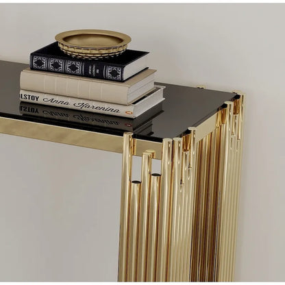 Console étroite à deux niveaux avec structure en métal finition dorée et plateau en verre trempé