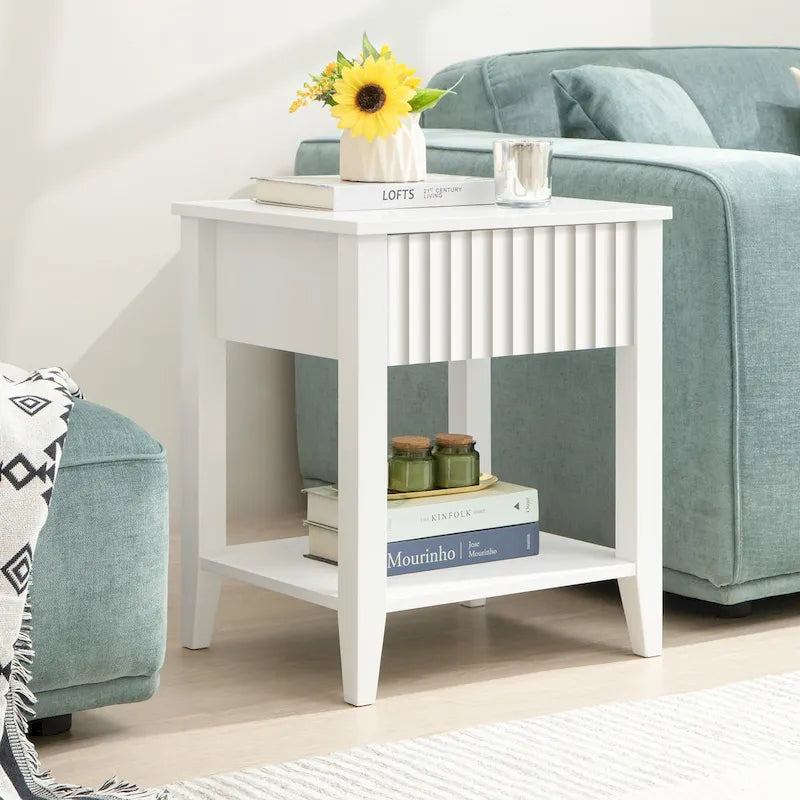 Table de chevet au design épuré, blanc pur et noir, légère et polyvalente.