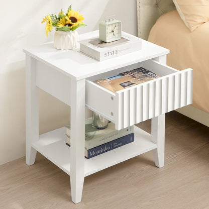 Table de chevet au design épuré, blanc pur et noir, légère et polyvalente.