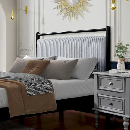 Cadre de lit plateforme en bois Christopher Knight Home, format standard, avec tête de lit moelleuse.