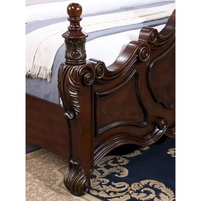 Lit à baldaquin traditionnel Eugene en bois massif cerisier foncé avec détails sculptés, de la marque Furniture of America