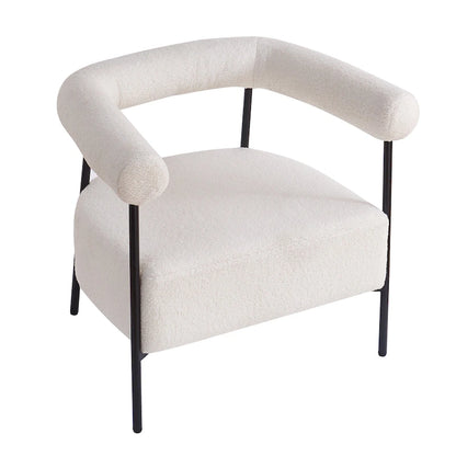 Fauteuil d'appoint moderne en tissu bouclé, avec accoudoirs incurvés et structure en métal noir.
