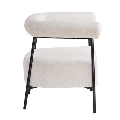 Fauteuil d'appoint moderne en tissu bouclé, avec accoudoirs incurvés et structure en métal noir.