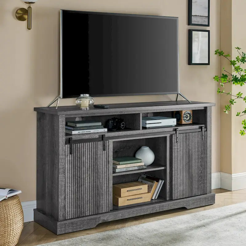 Meuble TV rustique avec portes coulissantes de style grange, étagères de rangement supérieures et inférieures et étagères réglables pour salon