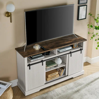 Meuble TV rustique avec portes coulissantes de style grange, étagères de rangement supérieures et inférieures et étagères réglables pour salon
