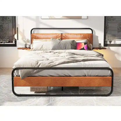 Lit plateforme moderne en métal, format king, avec tête de lit rembourrée et chargeur.