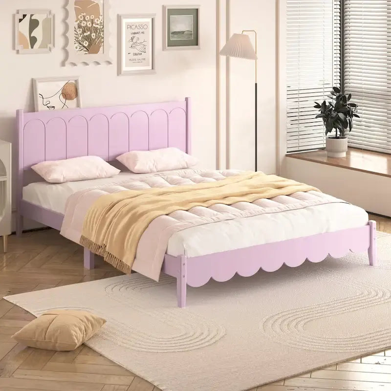 Lit plateforme en bois de style rétro, format queen, avec tête de lit rectangulaire