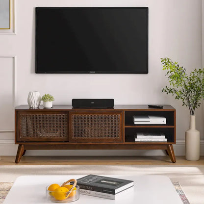 Meuble TV en noyer de 59 pouces avec étagères ouvertes et portes d'armoire en rotin pour téléviseurs jusqu'à 65 pouces.
