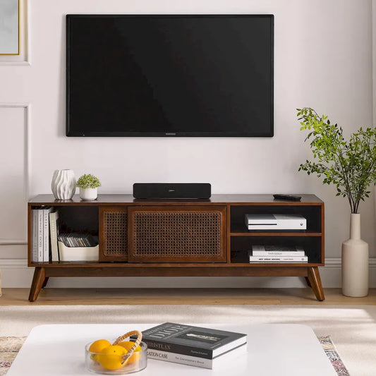Meuble TV en noyer de 59 pouces avec étagères ouvertes et portes d'armoire en rotin pour téléviseurs jusqu'à 65 pouces.
