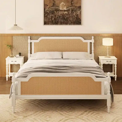 Lit plateforme traditionnel King Size avec tête et pied de lit en rotin