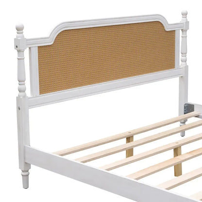 Lit plateforme traditionnel King Size avec tête et pied de lit en rotin