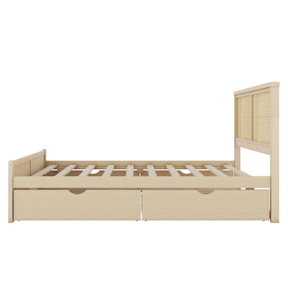 Lit coffre antique en bois naturel, format queen, avec 4 tiroirs et tête de lit en rotin.