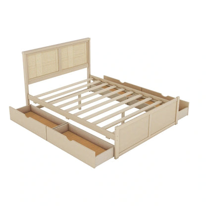 Lit coffre antique en bois naturel, format queen, avec 4 tiroirs et tête de lit en rotin.