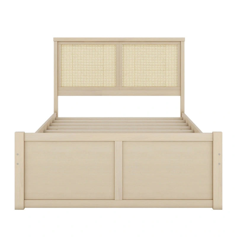 Lit plateforme de rangement en bois naturel antique, 4 tiroirs et tête de lit en rotin.