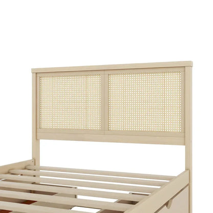 Lit plateforme de rangement en bois naturel antique, 4 tiroirs et tête de lit en rotin.