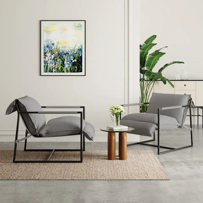 Ensemble de 2 fauteuils d'appoint en tissu avec structure en métal et dossier suspendu.