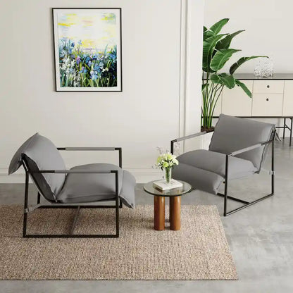 Ensemble de 2 fauteuils d'appoint en tissu avec structure en métal et dossier suspendu.