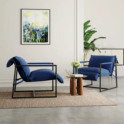 Ensemble de 2 fauteuils d'appoint en tissu avec structure en métal et dossier suspendu.