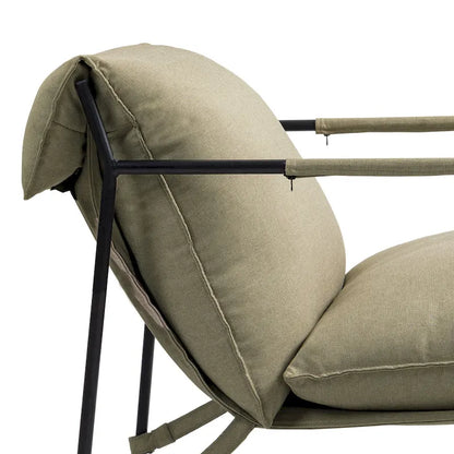 Ensemble de 2 fauteuils d'appoint en tissu avec structure en métal et dossier suspendu.