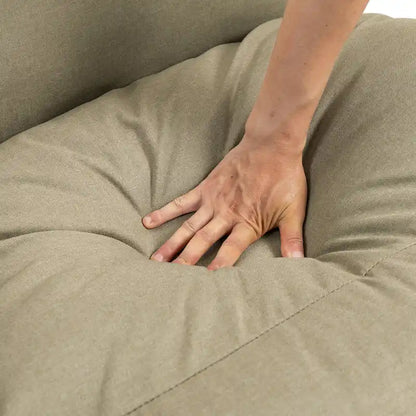 Ensemble de 2 fauteuils d'appoint en tissu avec structure en métal et dossier suspendu.