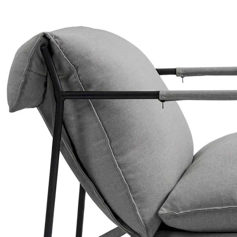 Ensemble de 2 fauteuils d'appoint en tissu avec structure en métal et dossier suspendu.