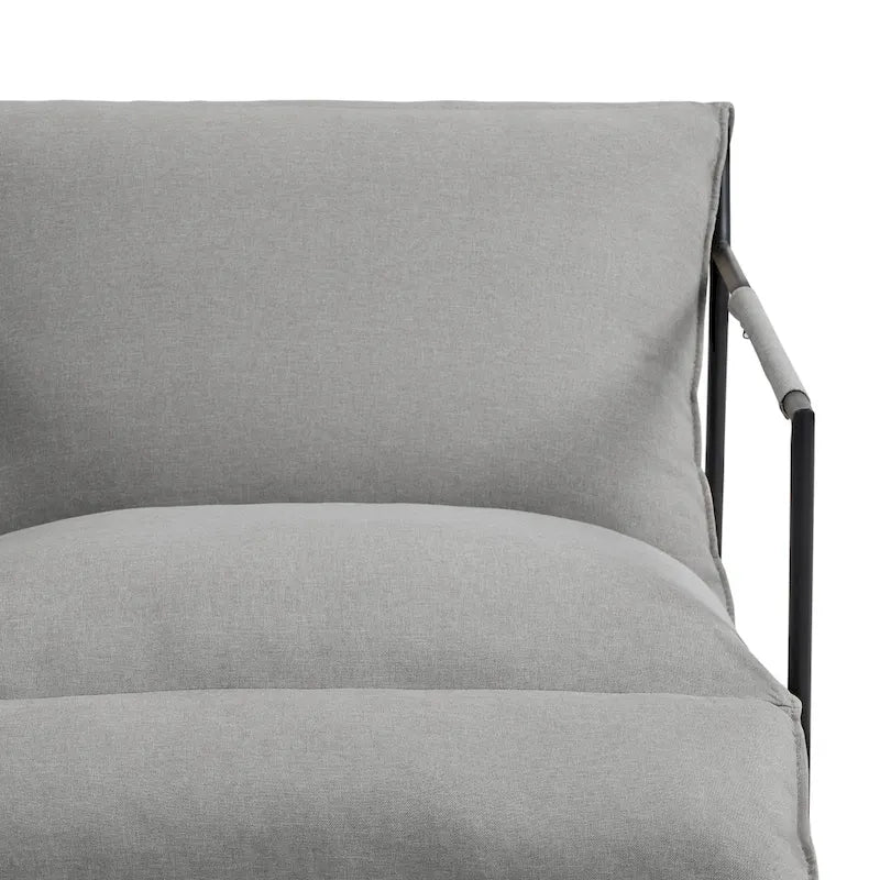 Ensemble de 2 fauteuils d'appoint en tissu avec structure en métal et dossier suspendu.