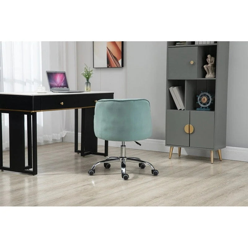 Chaise de bureau moderne en velours, réglable en hauteur, dossier mi-haut, pieds argentés.