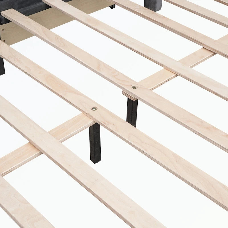Lit plateforme capitonné avec tête et pied de lit à clous décoratifs