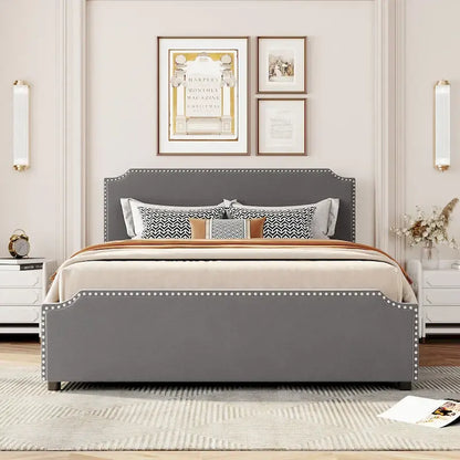 Lit plateforme capitonné avec tête et pied de lit à clous décoratifs