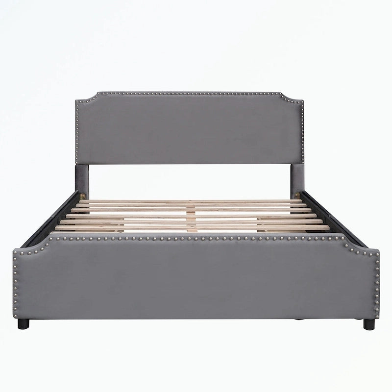 Lit plateforme capitonné avec tête et pied de lit à clous décoratifs