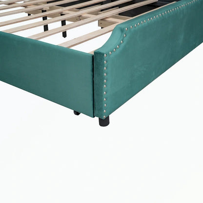 Lit plateforme capitonné avec tête et pied de lit à clous décoratifs