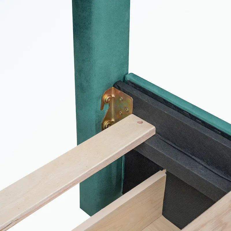 Lit plateforme capitonné avec tête et pied de lit à clous décoratifs