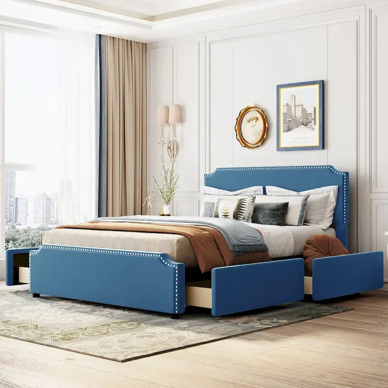 Lit plateforme capitonné avec tête et pied de lit à clous décoratifs