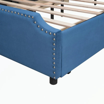 Lit plateforme capitonné avec tête et pied de lit à clous décoratifs