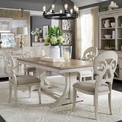 Style campagnard revisité, blanc antique avec table à tréteaux en châtaignier