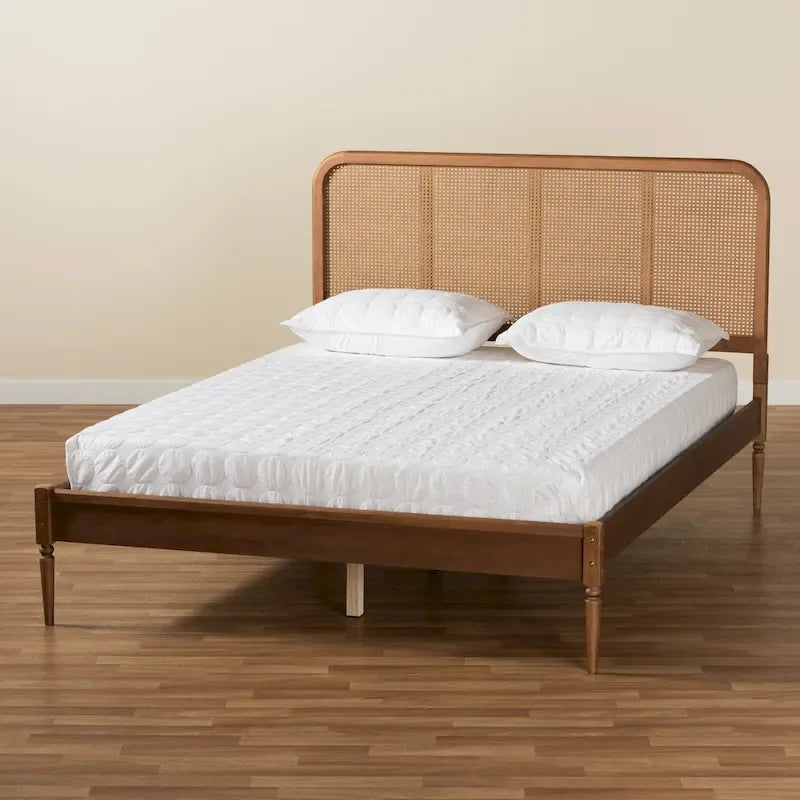 Lit plateforme Elston en rotin synthétique et bois, style moderne du milieu du siècle - Noyer