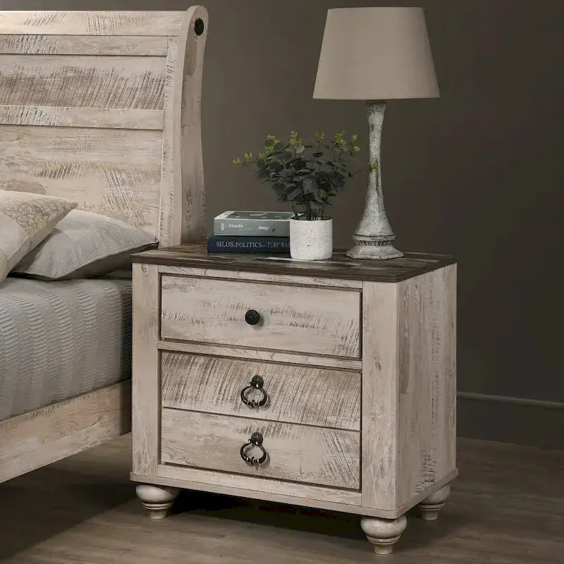Ensemble de chambre à coucher contemporain Roundhill Furniture Imerland, finition blanchie, comprenant un lit traîneau, une commode, un miroir et deux tables de chevet.