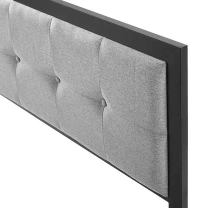 Tête de lit capitonnée en tissu gris clair Waldorf Modern, format king, en métal.