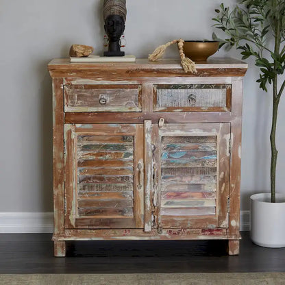 Armoire artisanale en bois brun