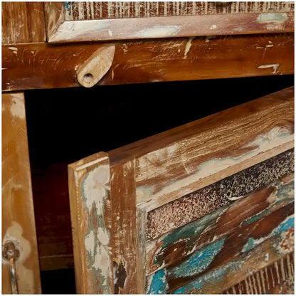 Armoire artisanale en bois brun