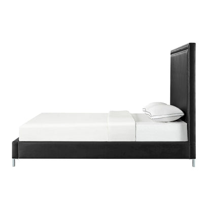 Lit Queen en bois massif noir, recouvert de similicuir et orné de clous décoratifs