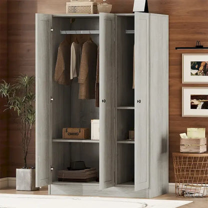 Armoire à trois portes avec étagères