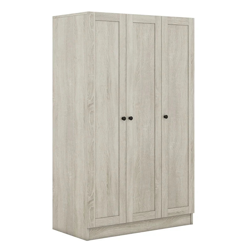 Armoire à trois portes avec étagères