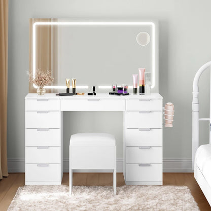 Meuble-lavabo Moasis 46 avec prise intégrée, miroir éclairé et support pour sèche-cheveux - 55,8 cm H x 46 cm L x 11,7 cm P