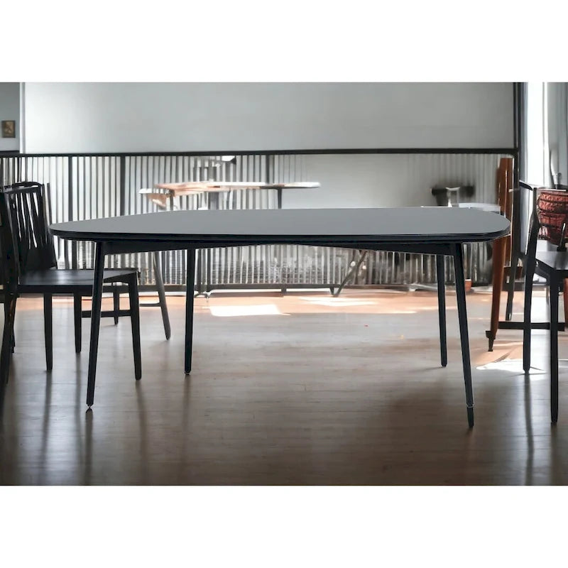 Table basse HomeRoots 47 en marbre noir et noir, forme libre