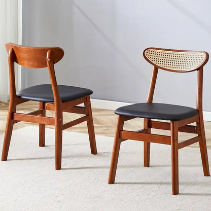 Cette chaise de salle à manger élégante et résistante en bois massif, avec son petit dossier incurvé, son coussin en PU et sa belle forme, s'intègre à tous les styles de décoration.