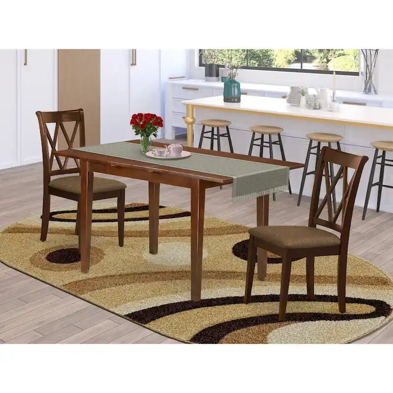 Ensemble de salle à manger East West Furniture : une table en bois et des chaises de salle à manger en lin.